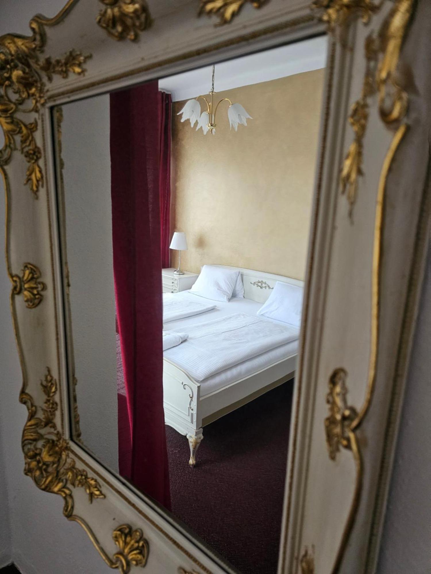 Hotel Bila Pani Jindrichuv Hradec Bagian luar foto